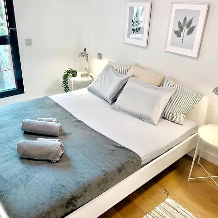 Deluxe Flat W Garage By Wave Nyaraló